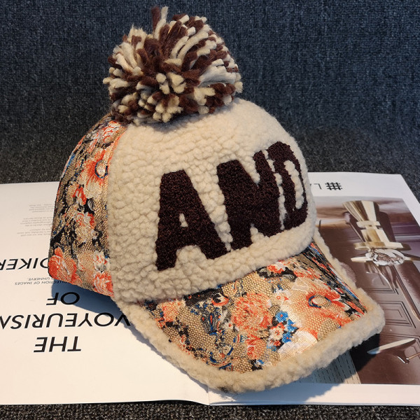 Modern női sapka virágmintával és napellenzővel