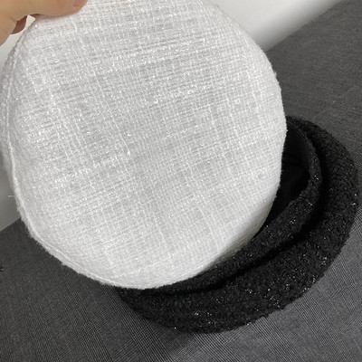 Τρέχον γυναικείο καπέλο τύπου μπερέ με γυαλιστερό αποτέλεσμα