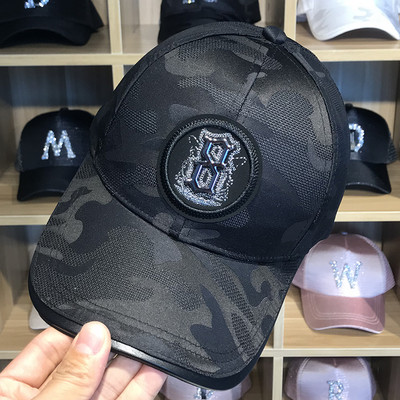 Női sportsapka fekete színű emblémával