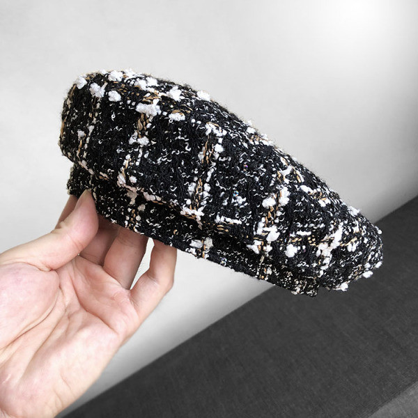 Stílusos kötött női barett típusú sapka