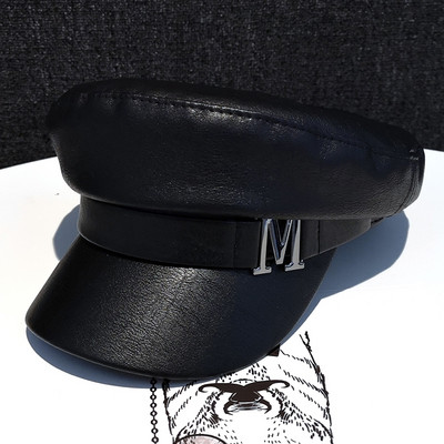 Női bőr sapka fém díszítéssel