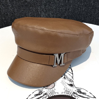 Női bőr sapka fém díszítéssel