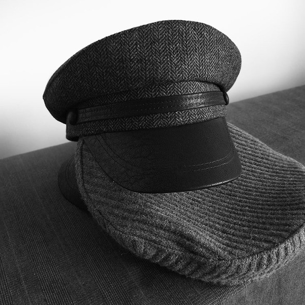 Modern női sapka típusú sapka bőr ellenzővel