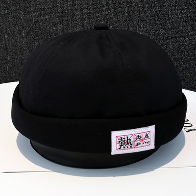 Alkalmi kalap emblémával - alkalmas nőknek és férfiaknak