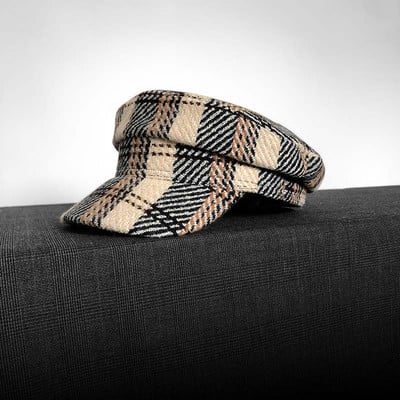 Karirana ženska kapa tipa šešira