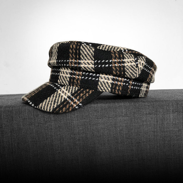 Karirana ženska kapa tipa šešira