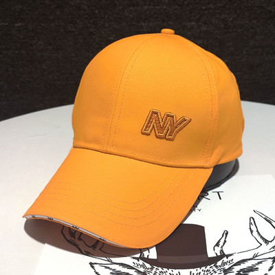 Női sapka napellenzővel és baseball hímzéssel