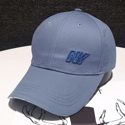 Női sapka napellenzővel és baseball hímzéssel