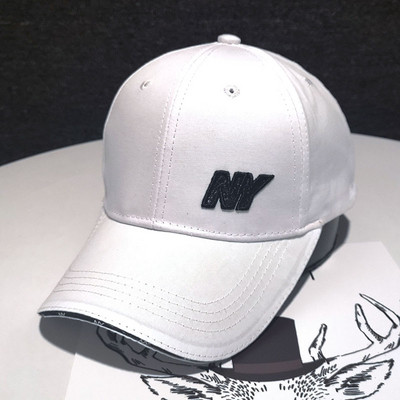 Női sapka napellenzővel és baseball hímzéssel