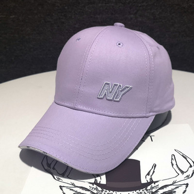 Női sapka napellenzővel és baseball hímzéssel