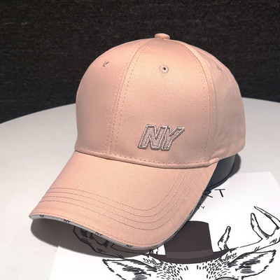 Női sapka napellenzővel és baseball hímzéssel