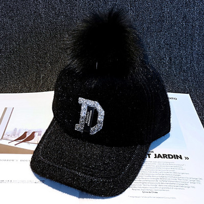 Új modell női sapka pehelypomponnal és napellenzővel