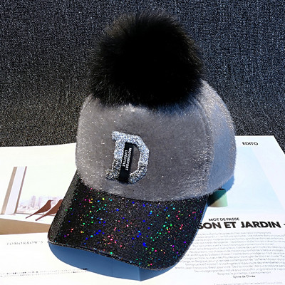 Új modell női sapka pehelypomponnal és napellenzővel