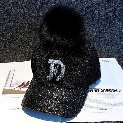 Új modell női sapka pehelypomponnal és napellenzővel