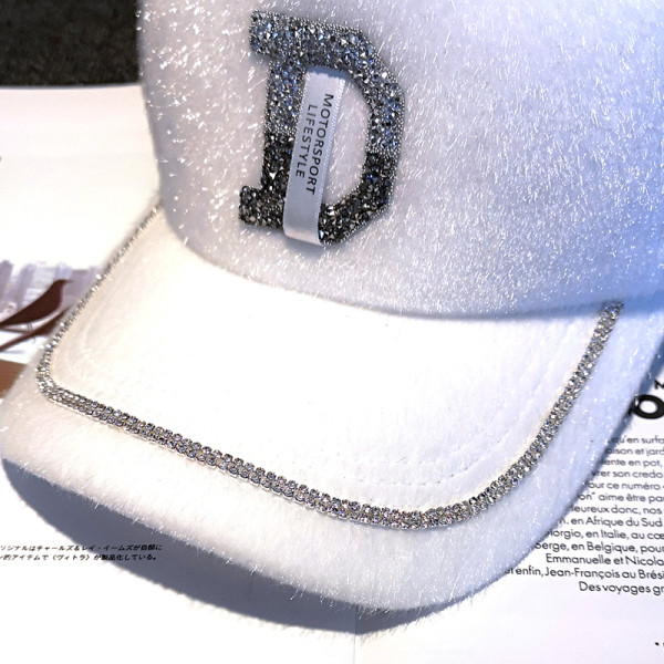 Új modell női sapka pehelypomponnal és napellenzővel