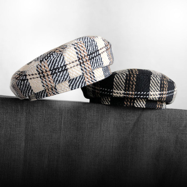 Modern kockás női beret típusú sapka