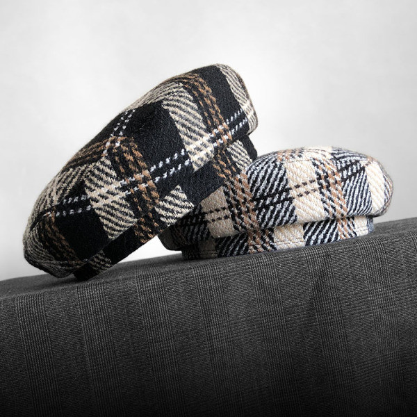 Modern kockás női beret típusú sapka