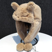 Pahuljaste naušnice u obliku kape s 3D elementom