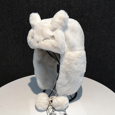 Pahuljaste naušnice u obliku kape s 3D elementom