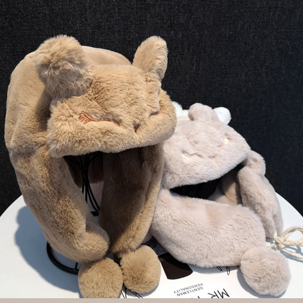 Pahuljaste naušnice u obliku kape s 3D elementom