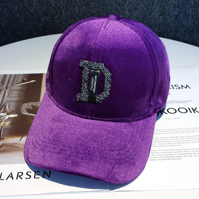 Aktualni ženski šešir s kamenčićima i šilterom