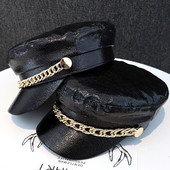 Női bőr svájcisapka fém díszítéssel