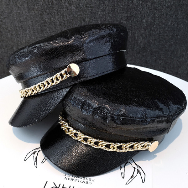 Női bőr svájcisapka fém díszítéssel