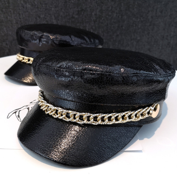 Női bőr svájcisapka fém díszítéssel