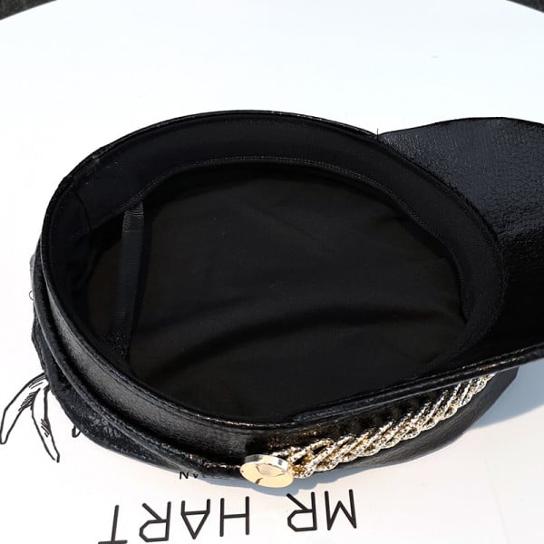 Női bőr svájcisapka fém díszítéssel