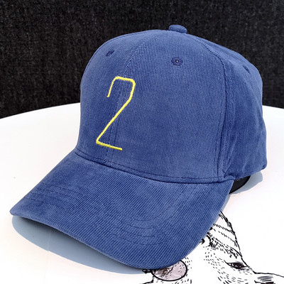 Sport-alkalmi női sapka hímzéssel