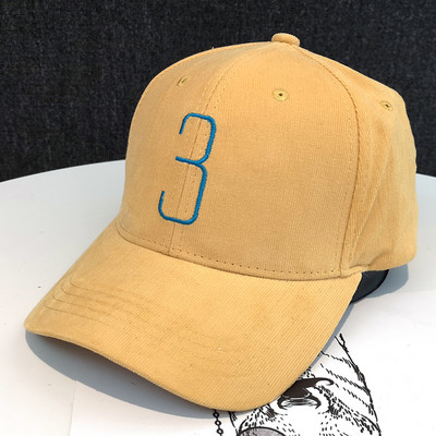 Sport-alkalmi női sapka hímzéssel