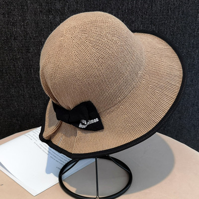 Alkalmi női sapka rojtokkal és szalaggal, nyárra