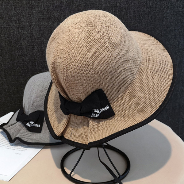 Alkalmi női sapka rojtokkal és szalaggal, nyárra