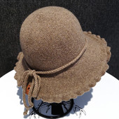 Modern női gyapjúkalap rojtokkal