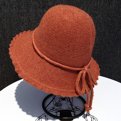 Modern női gyapjúkalap rojtokkal