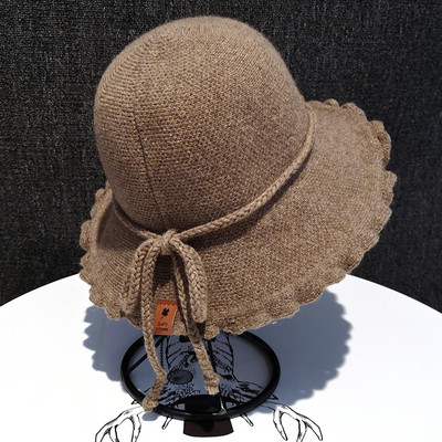 Modern női gyapjúkalap rojtokkal