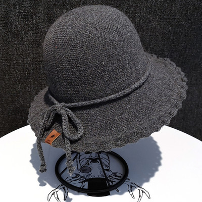 Modern női gyapjúkalap rojtokkal