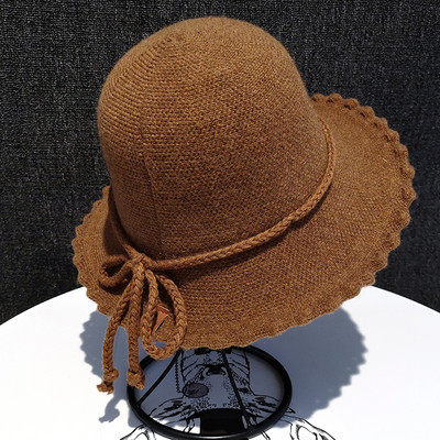 Modern női gyapjúkalap rojtokkal