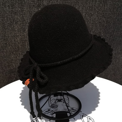 Modern női gyapjúkalap rojtokkal