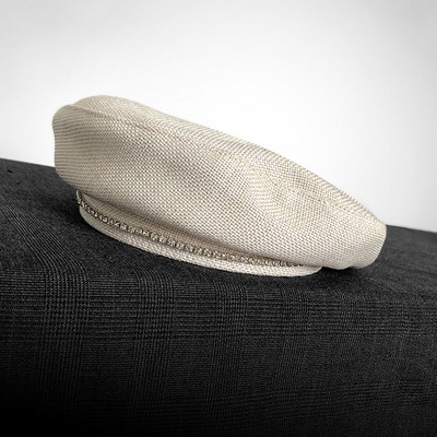 Modern női barett típusú kövekkel díszített sapka