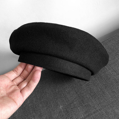 Κλασικό μοντέλο γυναικείο καπέλο τύπου μπερέ σε μαύρο χρώμα