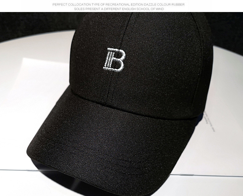 Sport-alkalmi sapka hímzéssel és napellenzővel - alkalmas nőknek és férfiaknak