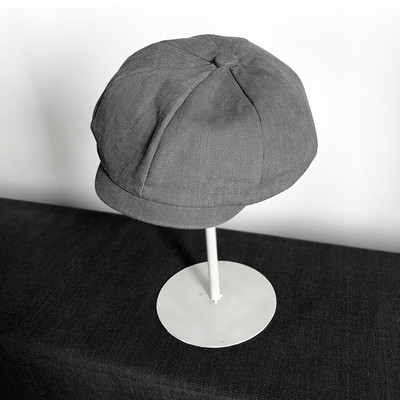 Modern női sapka kis szemellenzővel