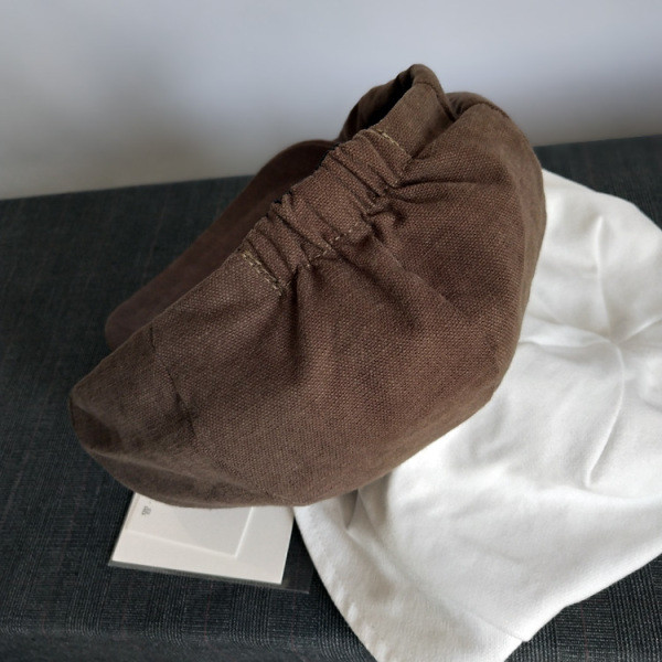 Modern női sapka kis szemellenzővel