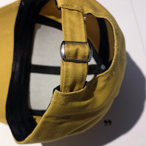 Uniszex textil sapka napellenzővel és hímzett felirattal