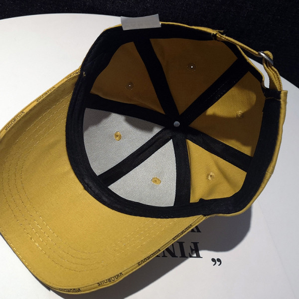 Uniszex textil sapka napellenzővel és hímzett felirattal