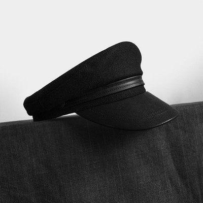 Modern fekete női sapka típusú sapka többféle modellben