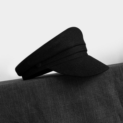 Modern fekete női sapka típusú sapka többféle modellben