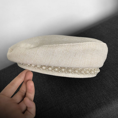 Modern téli női barett típusú kalap gyöngyökkel