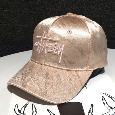 Modern sapka napellenzővel és fényes hatással